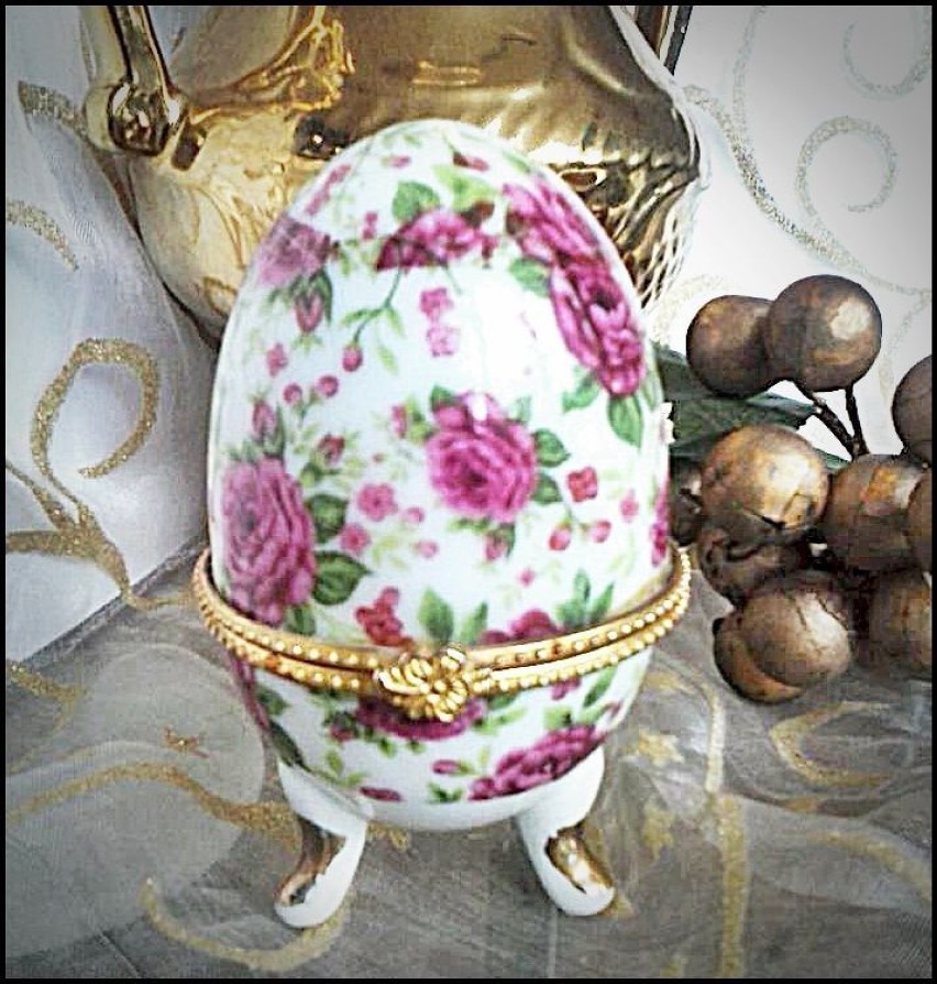 Jajko wzorowane na słynnym jaju Fabergé