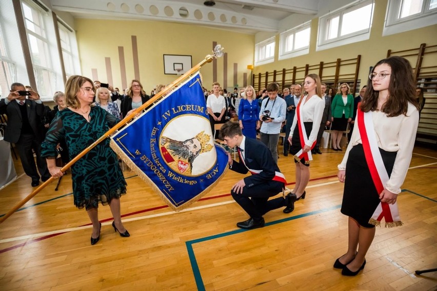 IV Liceum Ogólnokształcące doczekało się nowego sztandaru. W...