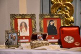 Gmina Gniezno. W kościele wystawiono relikwie. Wśród nich relikwie Jana Pawła II i kard. Wyszyńskiego [FOTO]
