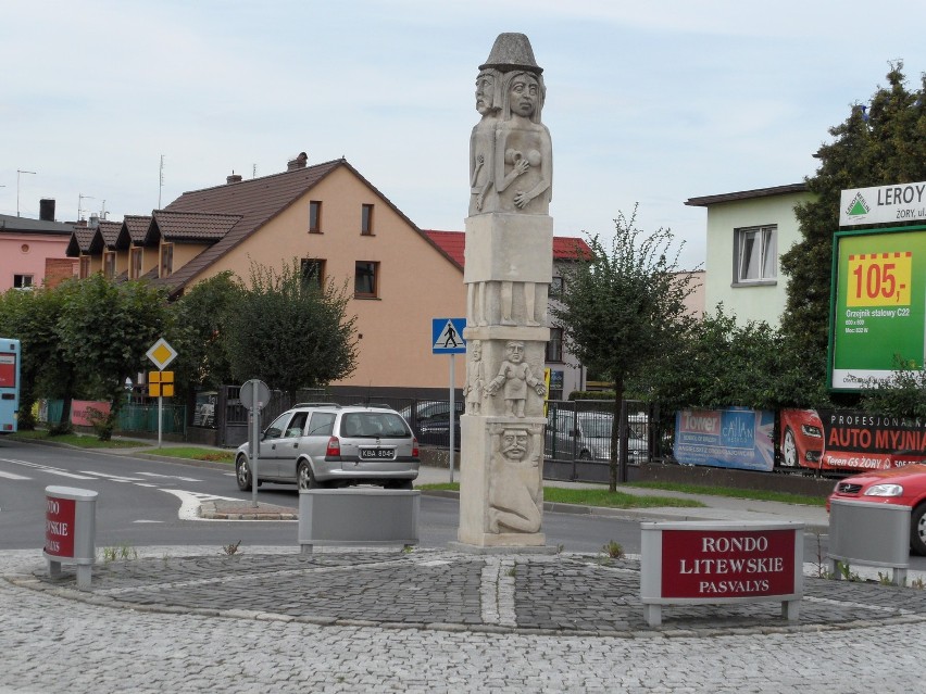 Zagadka 13 - posąg bożka Świętowida (Światowida) na Rondzie...