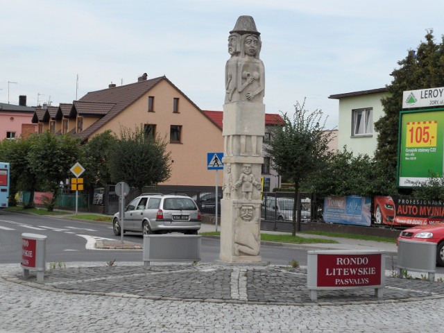 Zagadka 13 - posąg bożka Świętowida (Światowida) na Rondzie Litewskim Pasvalys (ul. Stodolna, Kościuszki i Huloki).