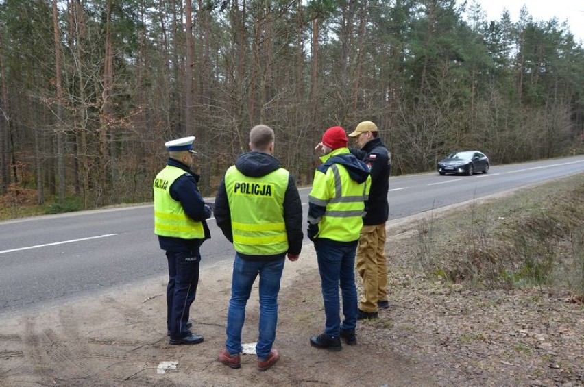 Członkowie komisji sprawdzali infrastrukturę drogową.