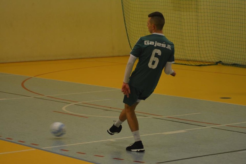 Dzierzgoń. Dziewięć drużyn rozpoczęło grę o tytuł mistrza w lidze futsalu [ZDJĘCIA]