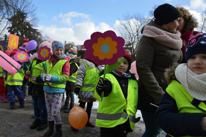 Dzieci z Bełchatowa powitały wiosnę. Marzanna popłynęła Rakówką [ZDJĘCIA, FILM]