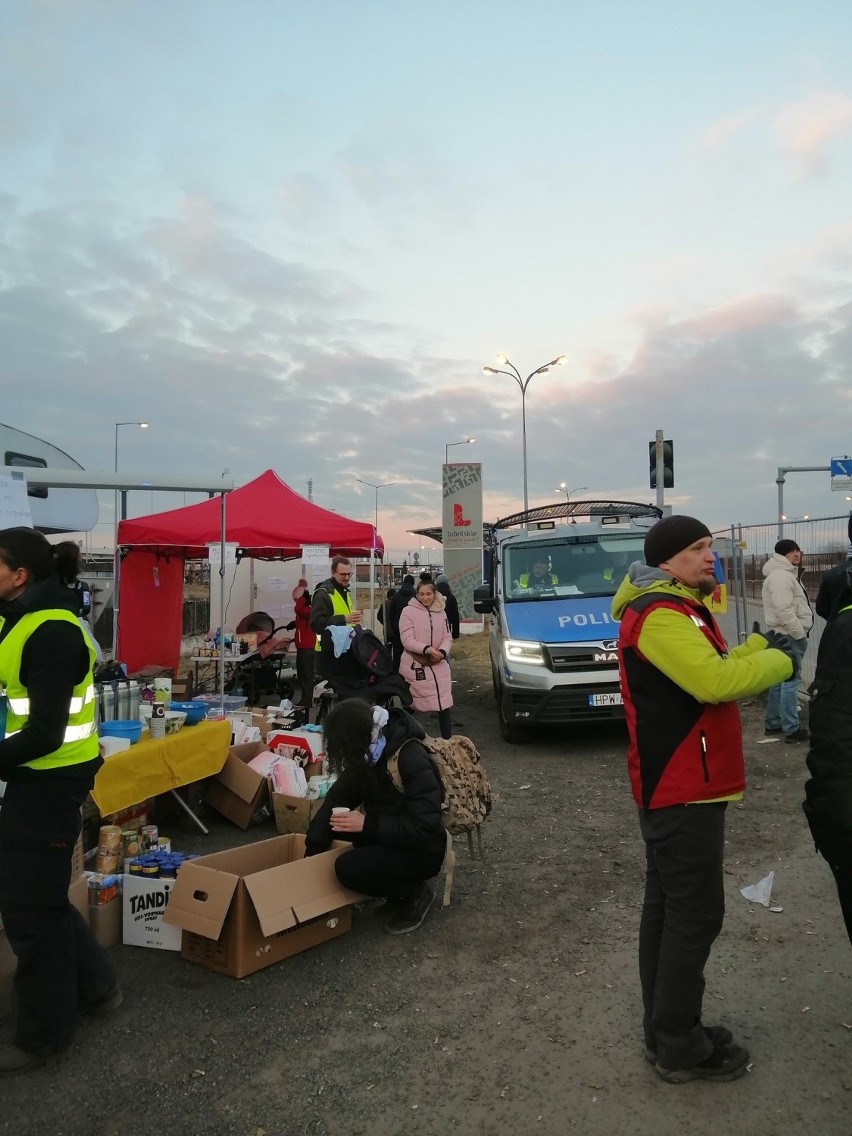 Konwój humanitarny ze Świdnika już po raz kolejny dostarczył dary do szpitali w Łucku. Zobacz zdjęcia 