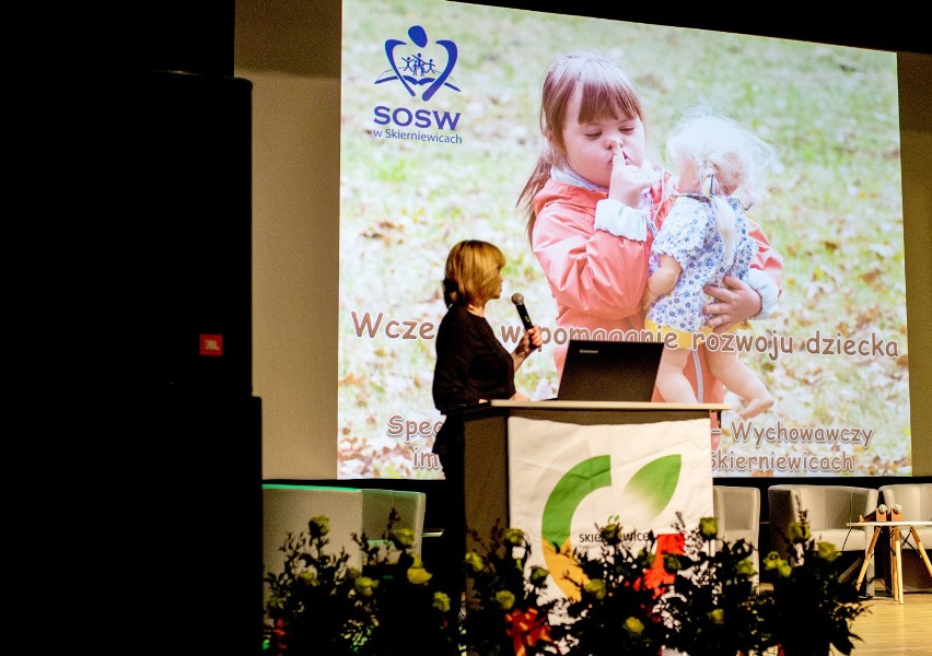 Konferencja w Skierniewicach pod hasłem "Wczesne wspomaganie rozwoju szansą dla Twojego dziecka” [ZDJĘCIA]