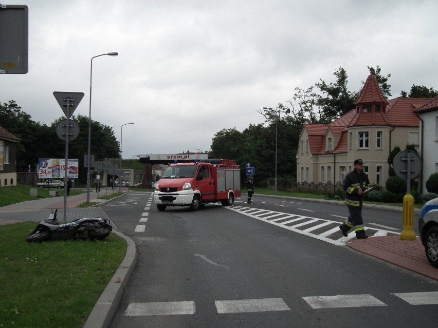 Śrem: wypadek przy jednostce, ranna motorowerzystka