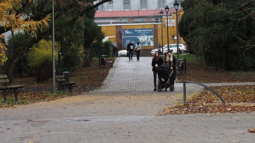 Dobiegł końca remont w parku przy Koszalińskiej Bibliotece...