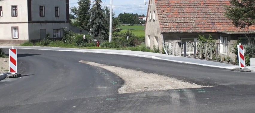 W listopadzie ma być gotowa nowa droga w gminie Nysa. Tak wyglądają prace między Goświnowicami i Grądami