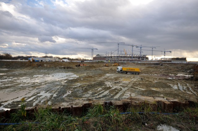 dziura stadion miejski wrocław| galeria śląska wrocław| śląsk wrocław galeria handlowa| solorz-żak galeria śląska| solorz żak stadion miejski