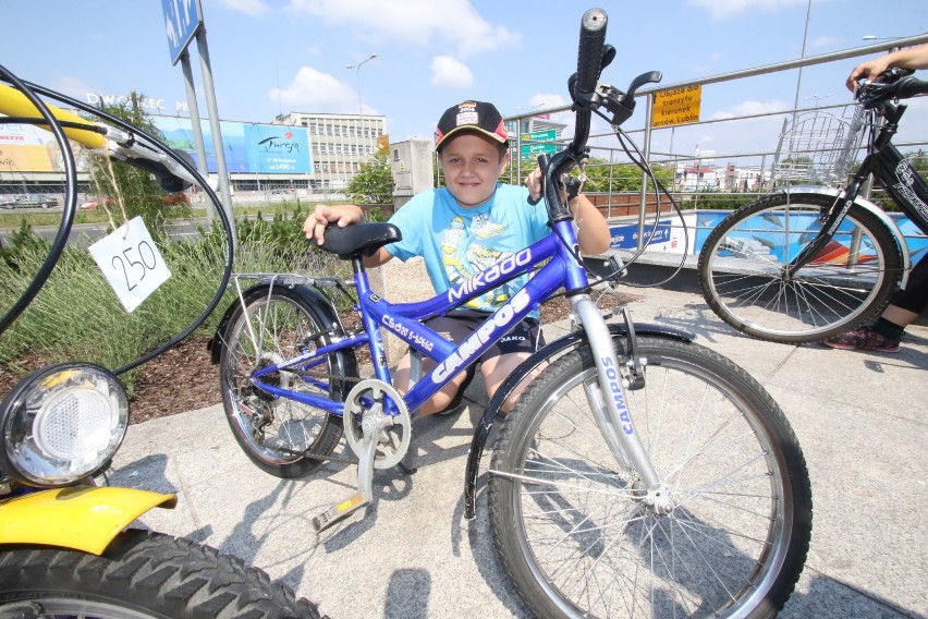 11-letni Krzyś wyrósł już ze swojego roweru i chciał go...