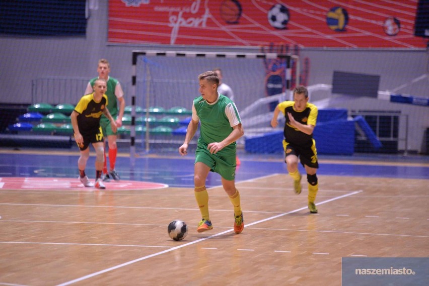 Wyniki 4. i 5. kolejki III edycji Włocławskiej Ligi Futsalu. Zdjęcia z meczu ZS CKR Kowal - TSR Kujawy 2:0