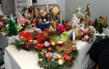 Kiermasz bożonarodzeniowy w Urzędzie Gminy w Jaśle. Ozdoby świąteczne wykonali pracownicy świetlic GOK