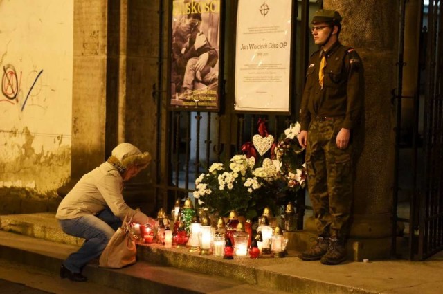 Doświtu trwało nocne czuwanie w kościele ojców Dominikanów w intencji zmarłego ojca Jana Góry. Poznaniacy postanowili pożegnać się z twórcą Spotkań Lednickich.