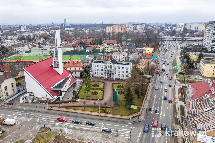 Kraków. Wiatr zatrzymał wyburzenia na al. 29 Listopada [ZDJĘCIA]