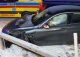Dwa wypadki na autostradzie A1 w okolicach Radomska. W bariery uderzyło bmw i skoda