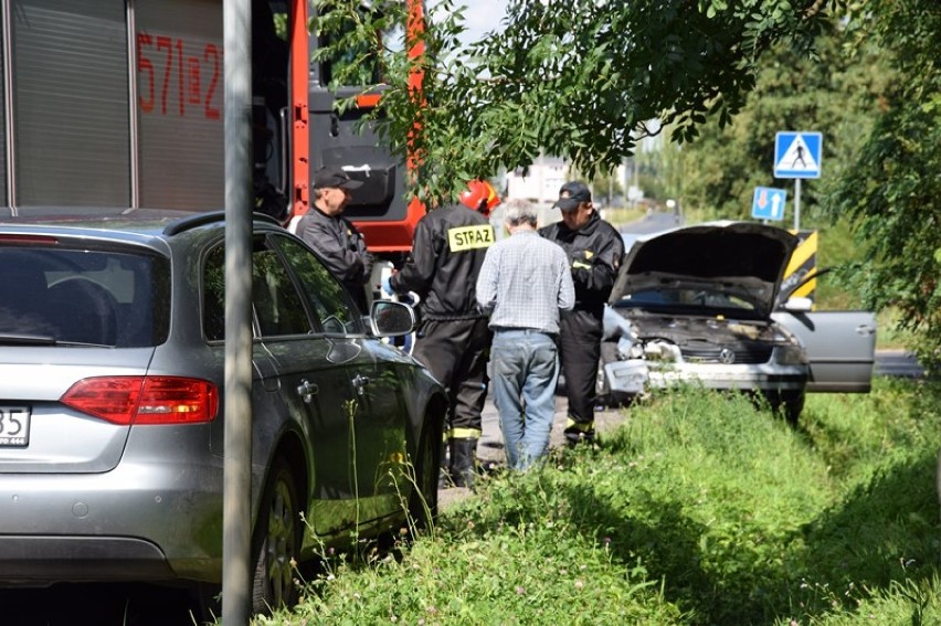 Wypadek na skrzyżowaniu Opiesińskiej i Klonowej. Zderzyły się trzy auta - aktualizacja [zdjęcia]