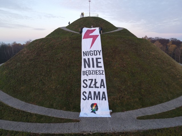 Baner na kopcu Piłsudskiego