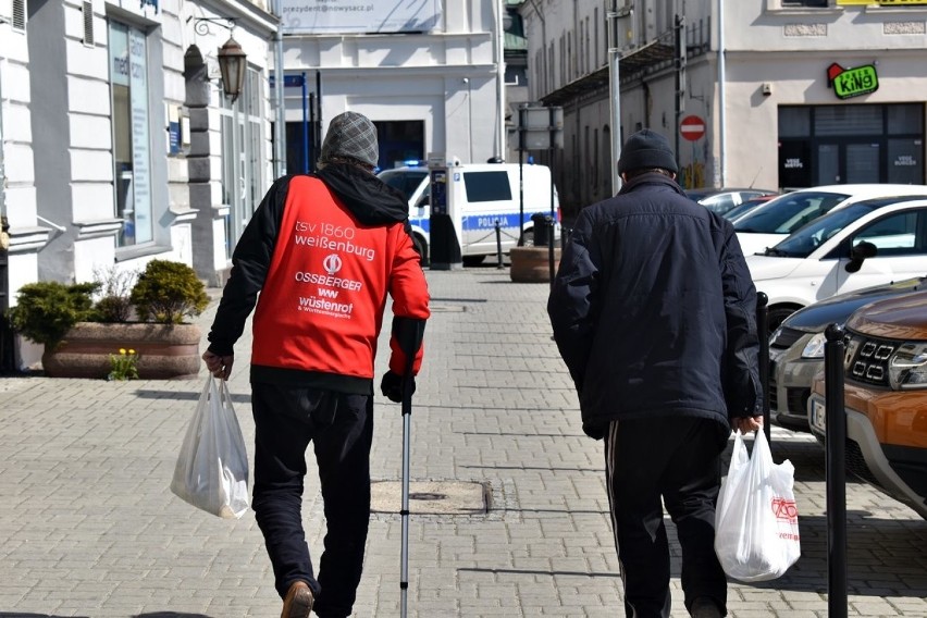 Centrum miasta opustoszało, bo mieszkańcy zostali w domach