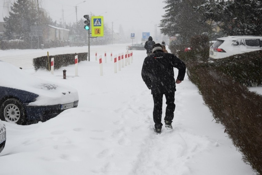 IMGW ostrzega. W pow. wieluńskim i okolicznych spodziewane są intensywne opady śniegu