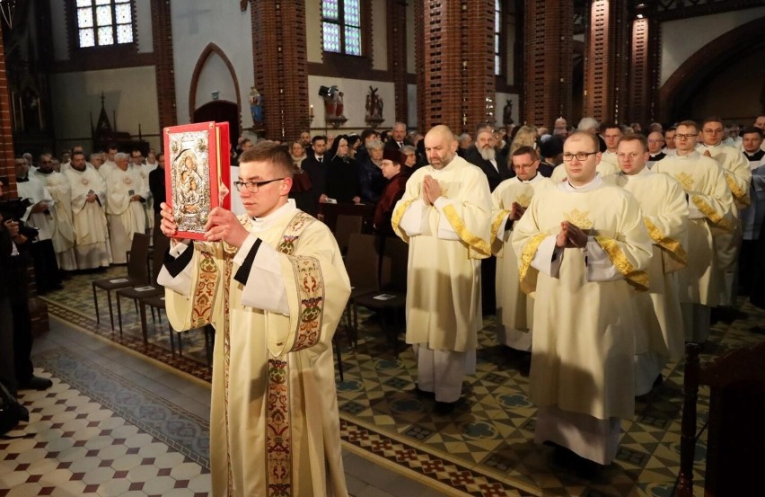 Święcenia biskupie i ingres ks. prałata Sławomira Odera w...