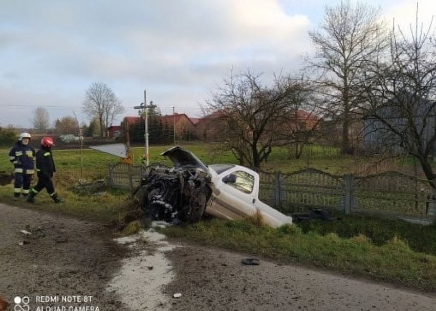 Wjechał Fordem do rowu w Starej Wsi. Zobacz zdjęcia