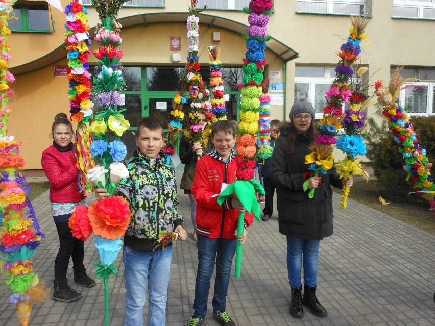 Niedziela Palmowa w Tomaszowie: Uczniowie Szkoły Podstawowej nr 14 przygotowali piękne palmy
