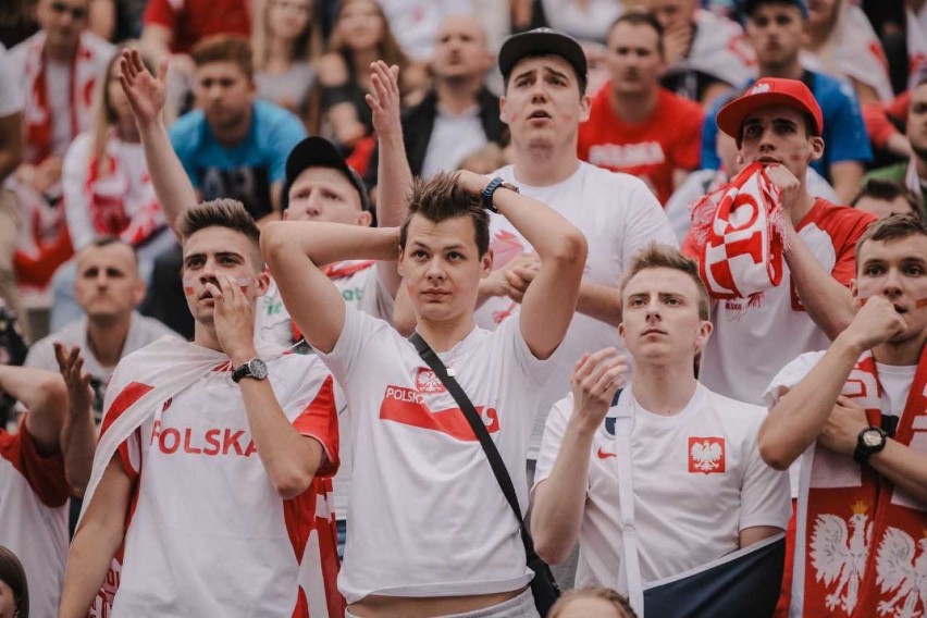 Strefa kibica w Galerii Victoria wypełniła się setkami osób podczas meczu Polska - Senegal