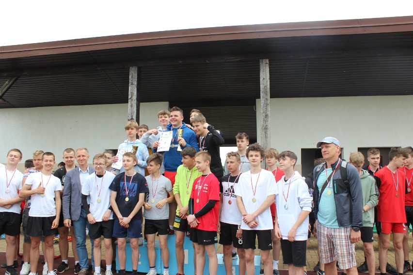 Mistrzostwa powiatu wieluńskiego w lekkoatletyce dla uczniów podstawówek