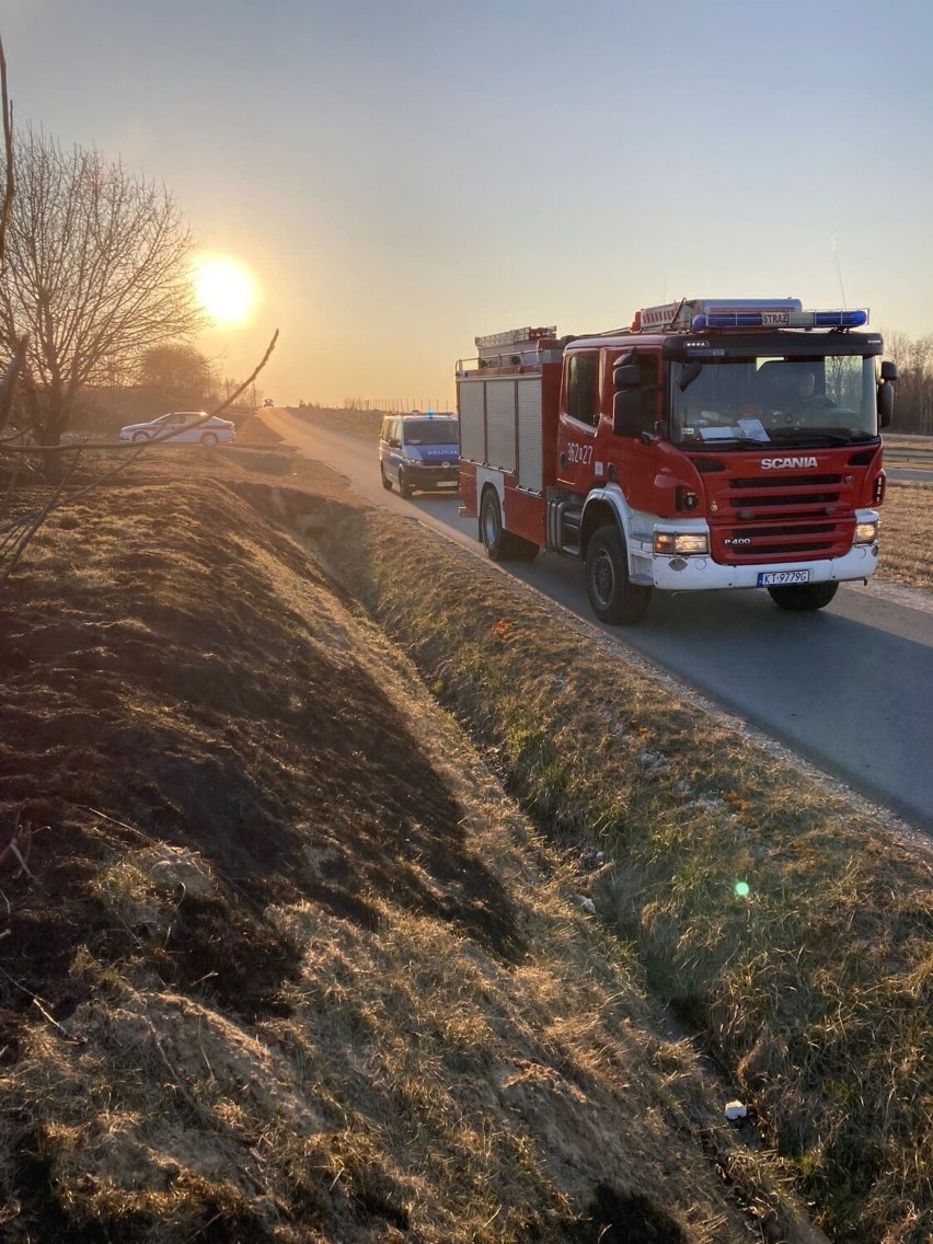 W marcu podczas gaszenia pożaru traw w gminie Lisia Góra,...