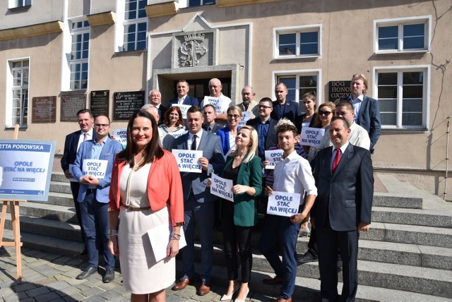 Violetta Porowska i kandydaci PiS do rady miasta.