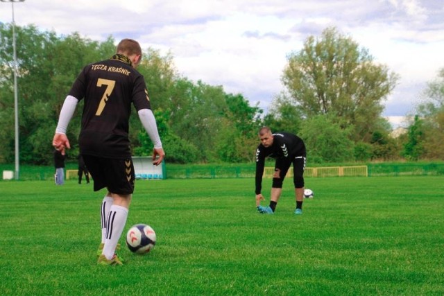 Zawodnicy trenujący na stadionie „Tęczy Kraśnik"