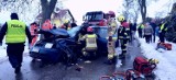 Groźny wypadek w powiecie gdańskim. Dwie osoby nieprzytomne, DW 222 zablokowana