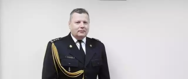 Na kolejnych slajdach oświadczenie majątkowe starszego brygadiera Krzysztofa Iskierki, komendanta powiatowego Państwowej Straży Pożarnej w Tomaszowie Mazowieckim.