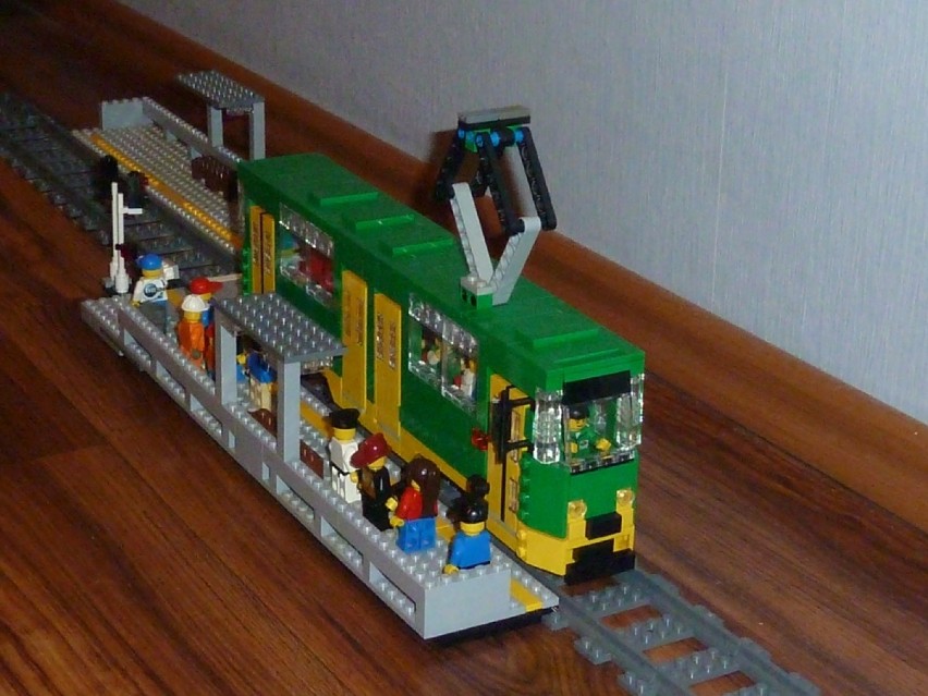 "Stopiątka" z klocków Lego