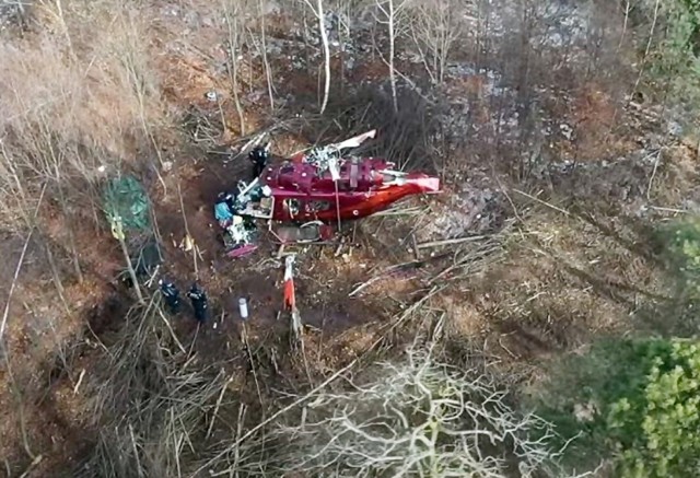 Śmigłowiec Karola Kani rozbił się w lesie. Teren był niezwykle podmokły i trudny dla śledczych

Zobacz kolejne zdjęcia. Przesuwaj zdjęcia w prawo - naciśnij strzałkę lub przycisk NASTĘPNE >>>