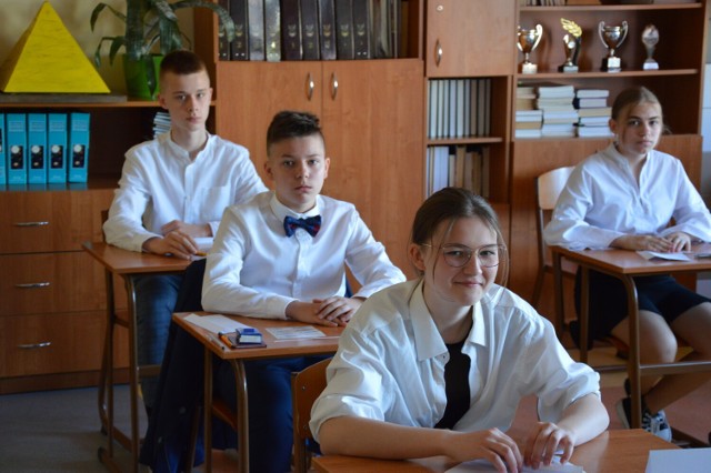 W Szkole Podstawowej numer 9 w Skierniewicach do egzaminu ósmoklasistów przystąpiło 145 uczniów i uczennic.