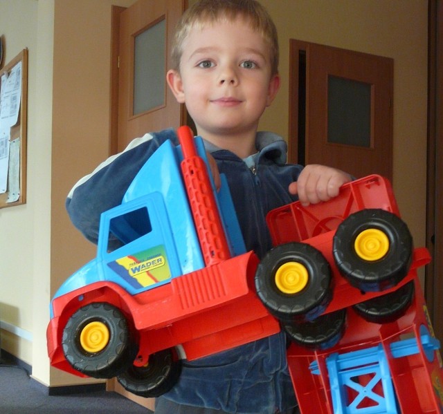 5-letni Hubert Mackiewicz bez żalu oddał swoją ciężarówkę