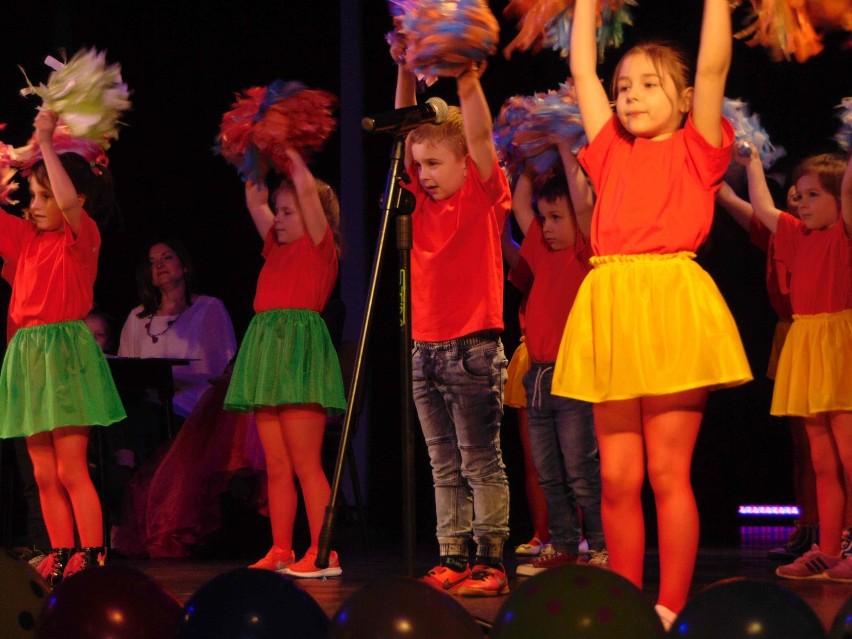 Dzieci na scenie RCK w Pile