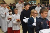 Nowi ministranci w parafii na os. Dolnośląskim w Bełchatowie. Przyrzeczenie odnowiła też schola dziecięca