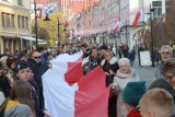 Legnicki Piknik Patriotyczny 2021, rozwinięto 350 metrów Biało - Czerwonej Flagi