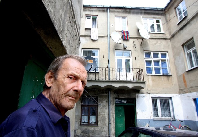 Andrzej Sieradzki, lokator kamienicy przy ul. Wojska Polskiego, zgadza się z oceną NIK