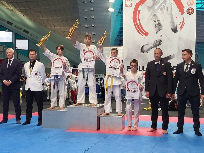 Mistrzostwa Polski PZKK  w Kyokushin, legniczanie wrócili z medalami, zdjęcia