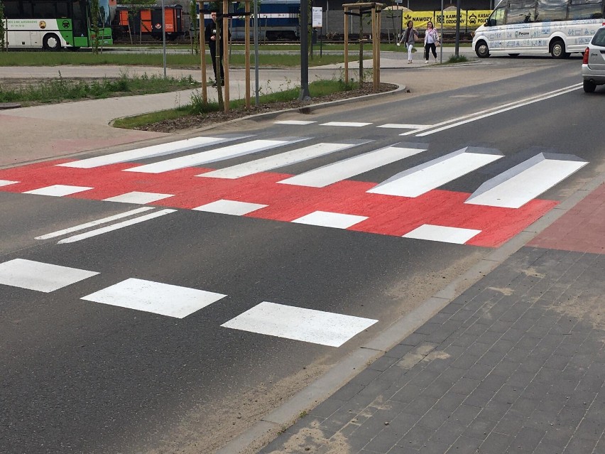 Pleszew na czerwono. Trwa malowanie ścieżek rowerowych w centrum miasta