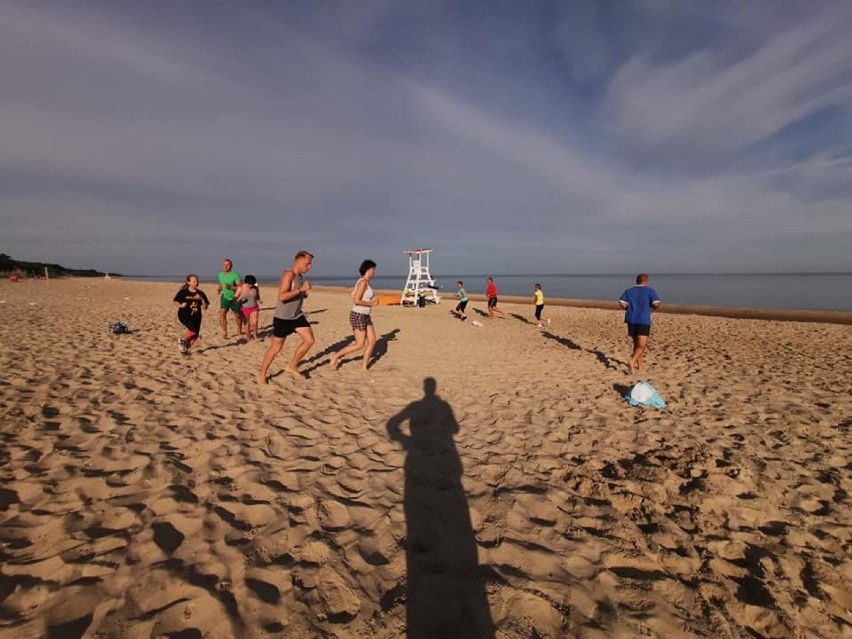 Letni Fitness na plaży w Dąbkach. Zaproszenie [ZDJĘCIA]