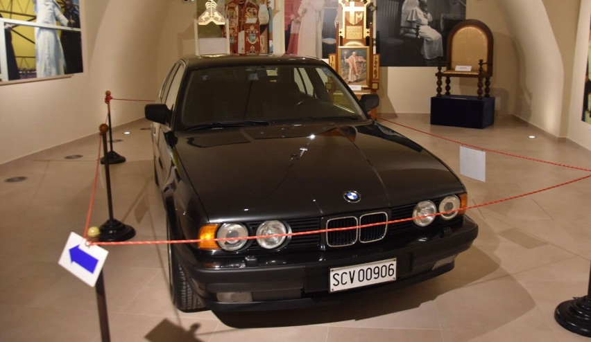 To jest papieskie BMW - jeździł nim Jan Paweł II. Samochód zobaczysz teraz na Jasnej Górze - ZDJECIA