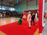 Dzień patrona i nadanie nowego sztandaru w ZSP nr 3 w Tomaszowie. Uroczystości w Samochodówce 18.05.2022 [ZDJĘCIA]