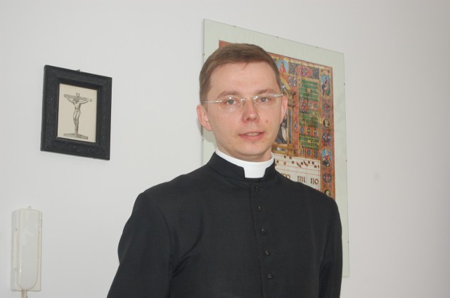 Proboszczem nowej parafii został 33-letni wikary Radosław Orlikowski