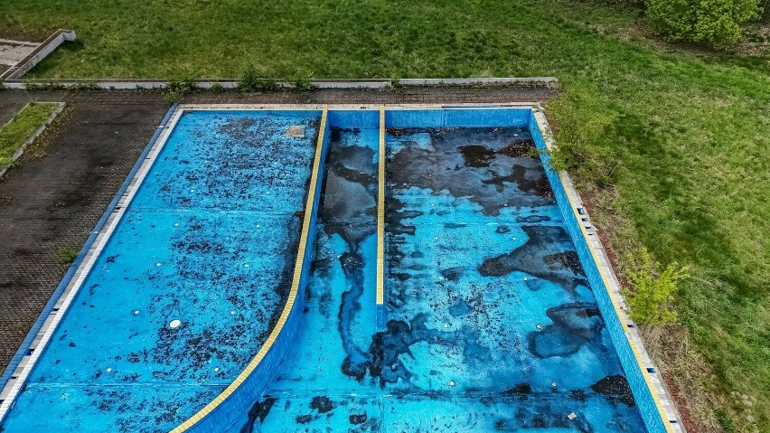 Kraków. Żal patrzeć, a nadchodzi sezon kąpielowy. Kiedy powstaną nowe baseny na Clepardii?
