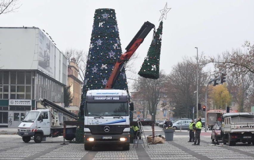 W świąteczny klimiat wprowadzają nas ozdoby i życzenia....